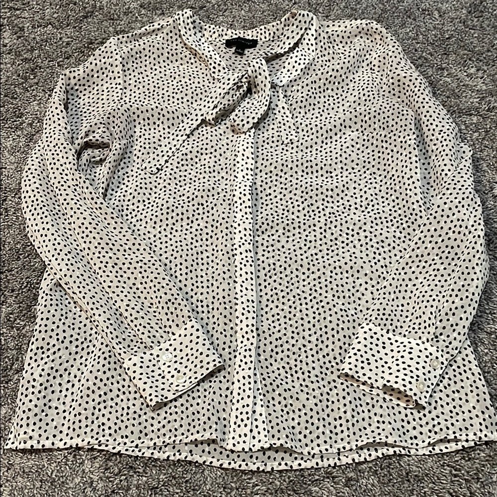 The limited button up top size small with neck tie